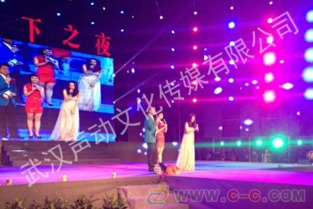 点亮舞台之光 光束灯出租的必要性与选择指南